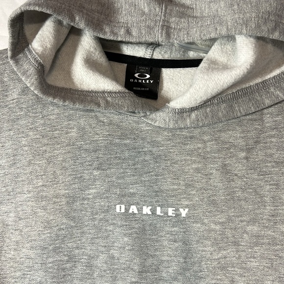 2/$20 Oakley Regular Fit Gray Hoodie - Picture 2 of 4